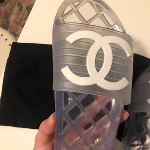 Chanel pool slides sz 38